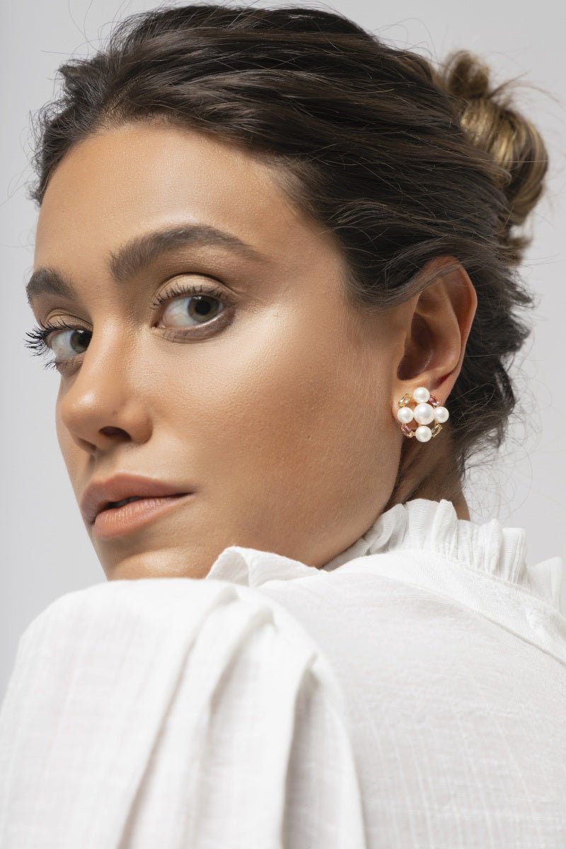 Brinco Flor na Cor Ametista Lavanda com Pérolas OURO - Pétala Jóias
