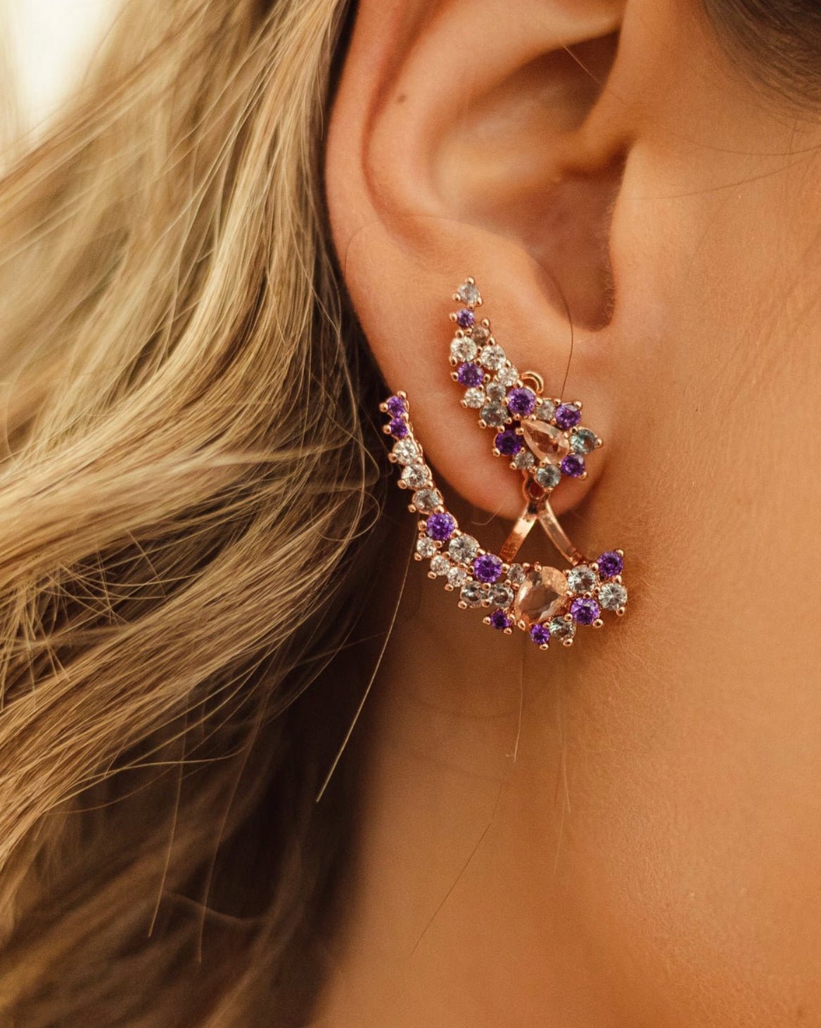 Brinco ear com pedras coloridas rose - Pétala Jóias