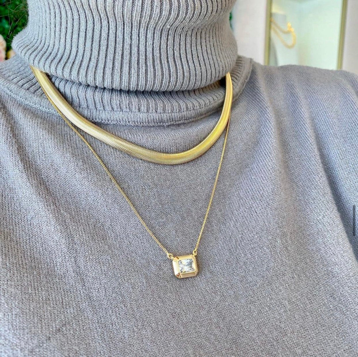 colar feminino banhado a ouro 18k com cristal - Pétala Jóias